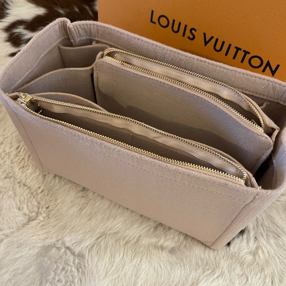 Louis Vuitton On The Go- like new with receipt! - Picture 13 of 14